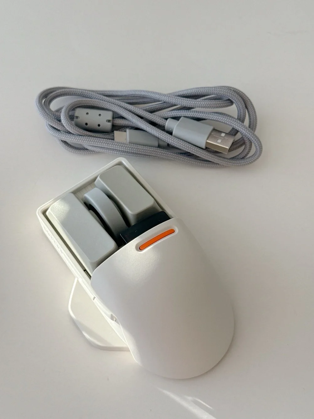 LOFREE Touch Wireless Mouse – OLED Display, Bluetooth/2.4G/USB-C, 4000 DPI, New